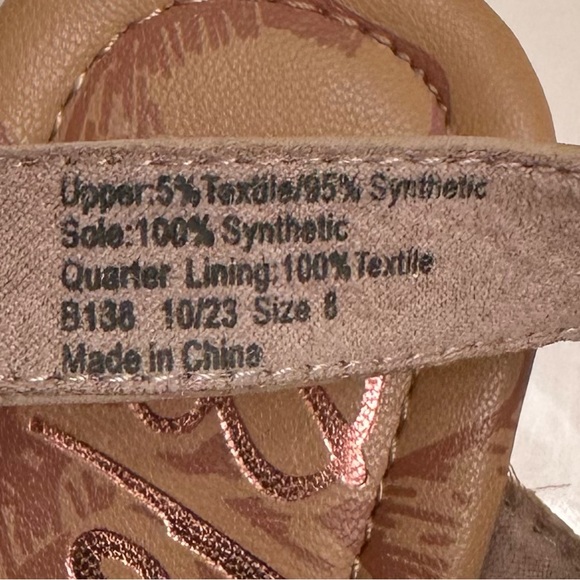 Blowfish Malibu Beckridge Willow Velcro Strap Perforated Sandals - Picture 6 of 6